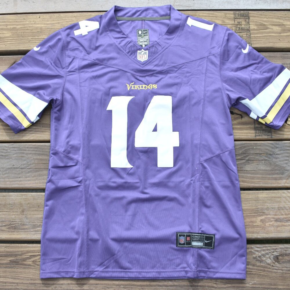 New! Sam Darnold Minnesota Vikings Purple Football Jersey Adult Men's Medium - Picture 2 of 2